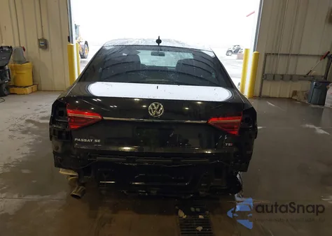 2017 Volkswagen Passat 1.8T Se z USA, uszkodzony, nr VIN 1VWBT7A31HC060376